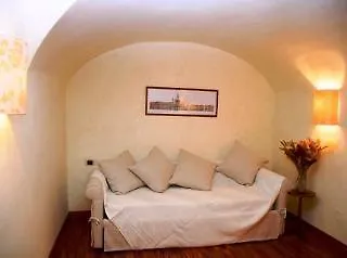 Residenza Lucina Rome